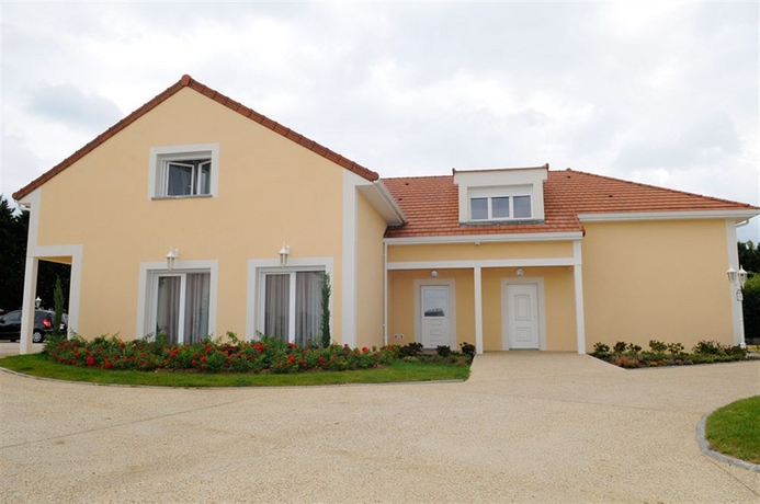 Imagen de los exteriores del Residence H&ocirc;teliere La Cerisaie. Foto 6