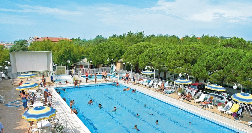 Imagen de la piscina del Residence Joker. Foto 12