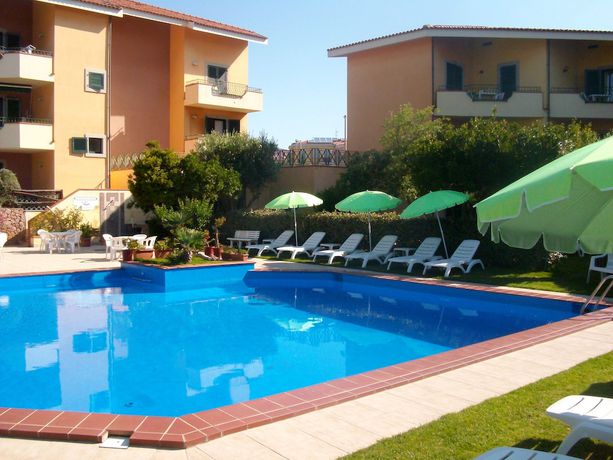 Imagen de la piscina del Residence Li Velieri. Foto 12
