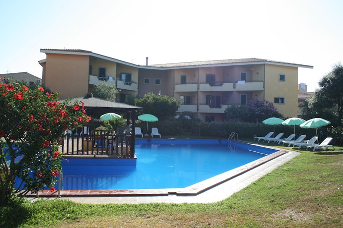 Imagen de la piscina del Residence Li Velieri. Foto 13