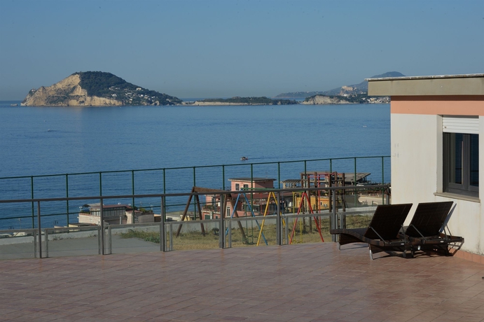 Imagen de los exteriores del Residence Miramare, Pozzuoli. Foto 8