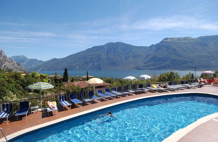 Imagen de la piscina del Residence Oasi. Foto 12