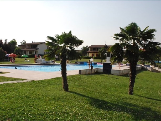 Imagen de la piscina del Residence Primera. Foto 18