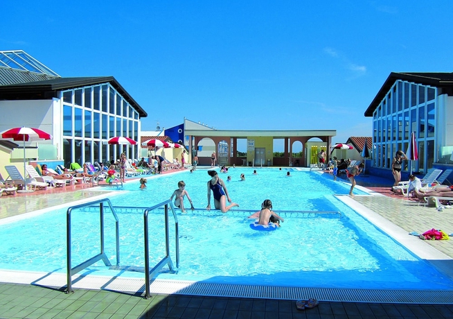 Imagen de la piscina del Residence Quercia. Foto 19