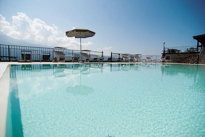 Imagen de la piscina del Residence Rucul&igrave;, Tignale. Foto 20