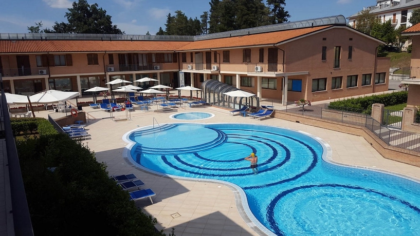 Imagen de la piscina del Residence Terme di Sarnano. Foto 19