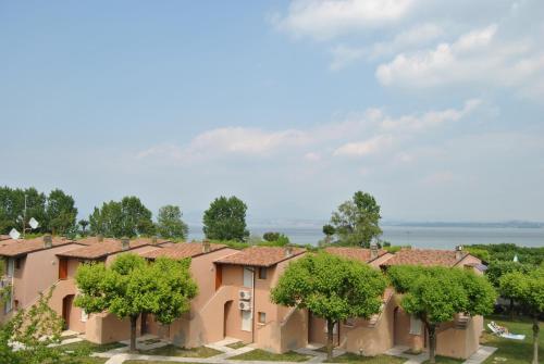 Imagen de los exteriores del Residence Villaggio Tiglio. Foto 5