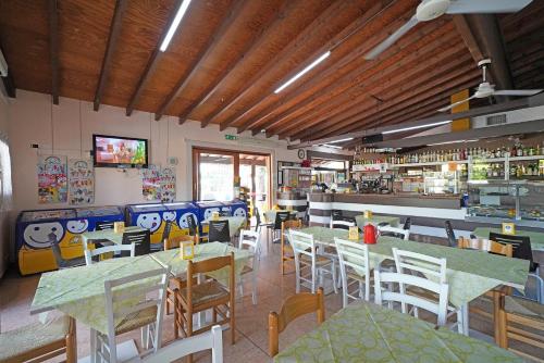 Imagen del bar/restaurante del Residence Villaggio Tiglio. Foto 2