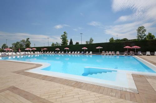 Imagen de la piscina del Residence Villaggio Tiglio. Foto 9