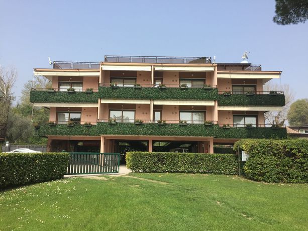 Imagen de los exteriores del Residence Villalsole. Foto 14
