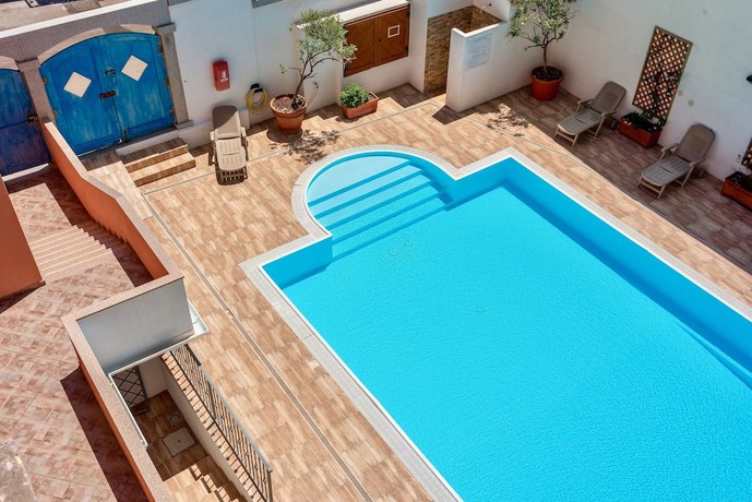 Imagen de la piscina del Residence con piscina a 300 mt dal mare. Foto 19