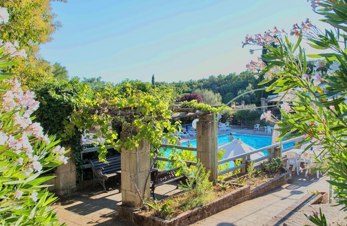 Imagen general del Residence con piscina a Guardistallo. Foto 11