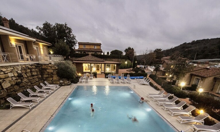 Imagen general del Residence con piscina a Monteverdi. Foto 4