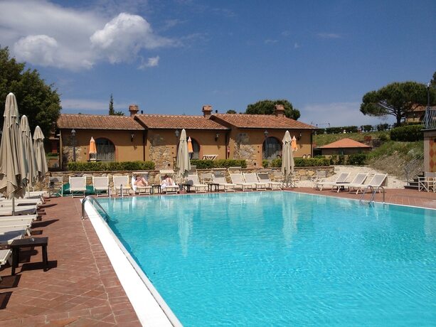 Imagen general del Residence con piscina a Monteverdi. Foto 6