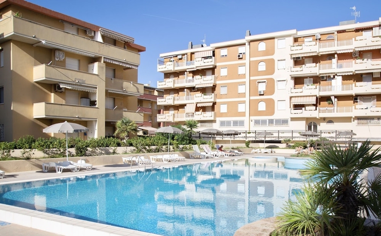 Imagen de la piscina del Residence just 150 mt from the beach. Foto 10