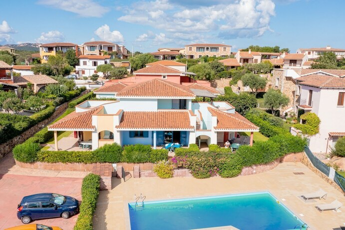 Imagen general del Residence with pool in Cala Girgolu. Foto 11
