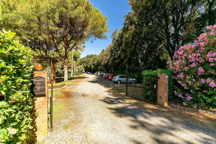 Imagen general del Residence with pool in Guardistallo. Foto 11