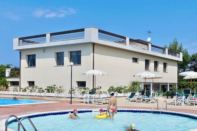 Imagen general del Residence with pool in San Vincenzo. Foto 6