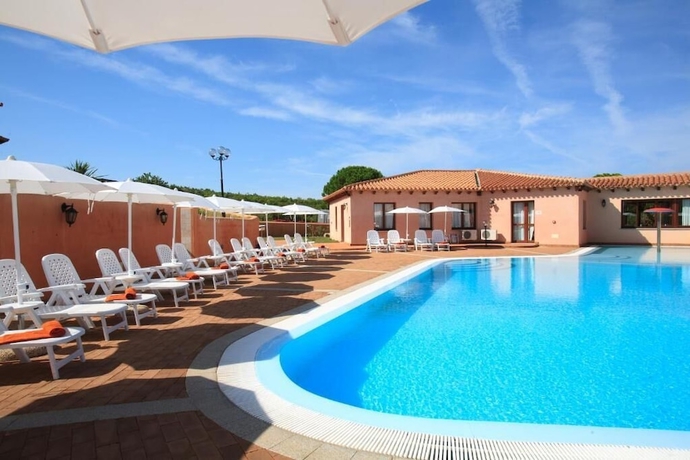 Imagen de la piscina del Residence with pool in Vignola Mare. Foto 16