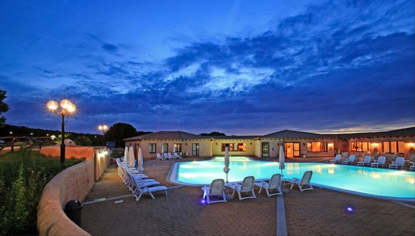 Imagen de la piscina del Residence with pool in Vignola Mare. Foto 17