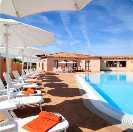 Imagen de la piscina del Residence with pool in Vignola Mare. Foto 18