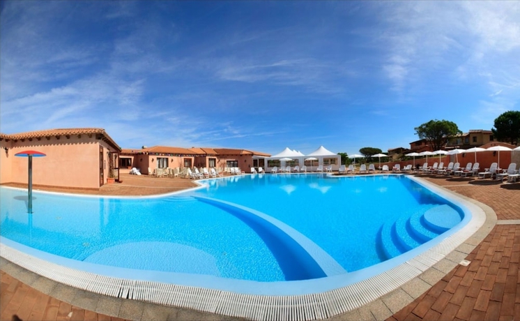 Imagen de la piscina del Residence with pool in Vignola Mare. Foto 19