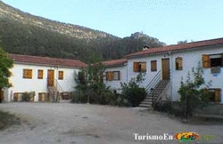 Imagen de los exteriores del Residencial Los Robles. Foto 5