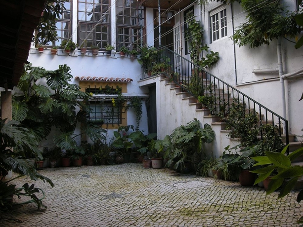 Imagen de los exteriores del Residencial Uni&atilde;o, Tomar. Foto 10