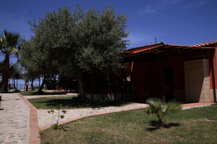Imagen de los exteriores del Residenza Mediterranea, Zambrone. Foto 9