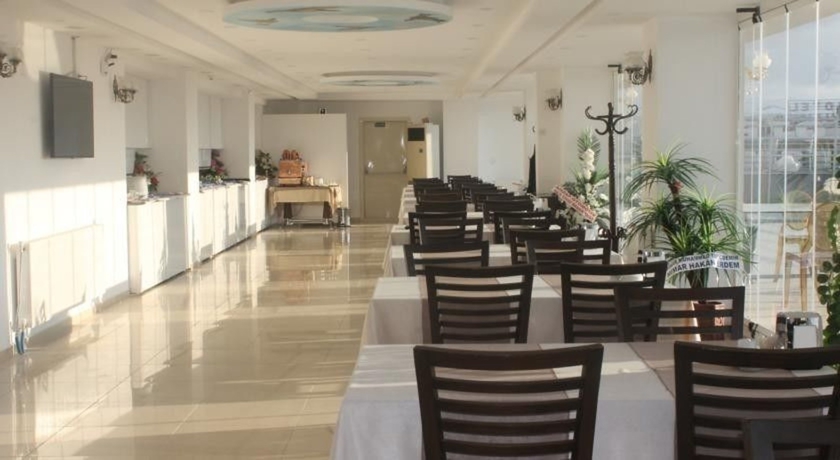 Imagen del bar/restaurante del Resmina Hotel. Foto 3