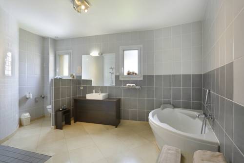 Imagen de la habitación del Resort R&eacute;sidence Pierre, The Originals Relais (relais Du Silence). Foto 4