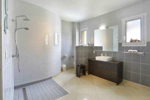 Imagen de la habitación del Resort R&eacute;sidence Pierre, The Originals Relais (relais Du Silence). Foto 5