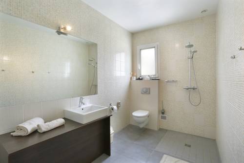 Imagen de la habitación del Resort R&eacute;sidence Pierre, The Originals Relais (relais Du Silence). Foto 13