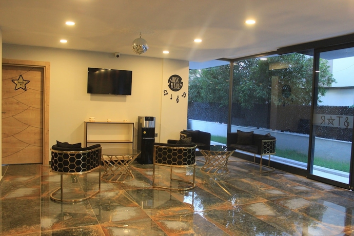 Imagen de los interiores del Retro Star Suites. Foto 16