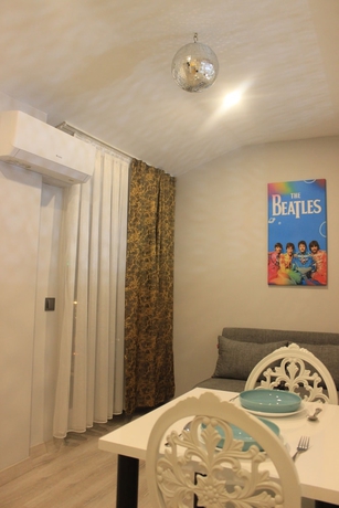 Imagen de la habitación del Retro Star Suites. Foto 8