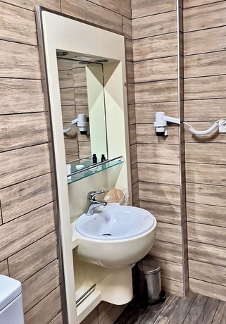 Imagen de la habitación del Reva Miami Hotel Restaurant SPA. Foto 13