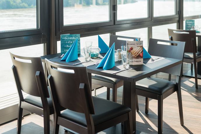 Imagen del bar/restaurante del Rheinterrassen Hotel Café Restaurant. Foto 3