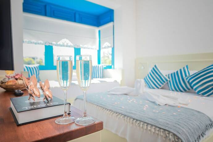 Imagen de la habitación del Rhodium Hotel. Foto 15
