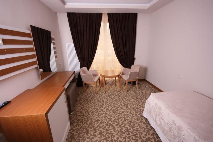 Imagen de la habitación del Rich Royal Hotel. Foto 2