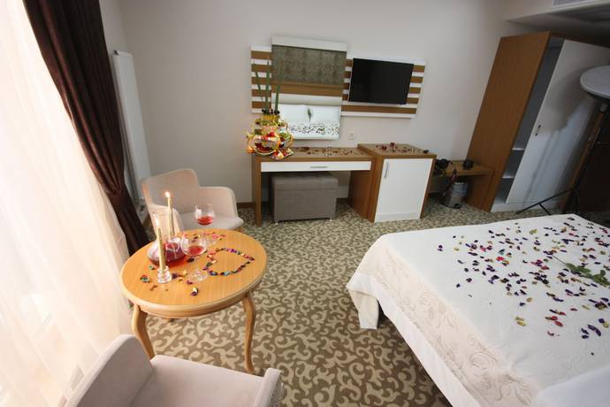 Imagen de la habitación del Rich Royal Hotel. Foto 7
