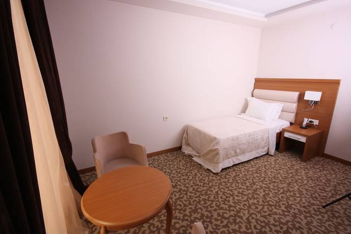 Imagen de la habitación del Rich Royal Hotel. Foto 14