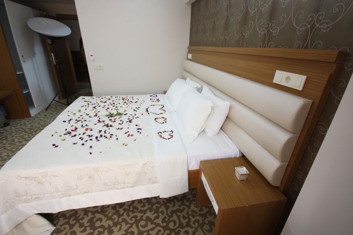 Imagen de la habitación del Rich Royal Hotel. Foto 15