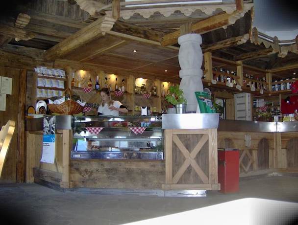 Imagen del bar/restaurante del Rifugio Hotel Eurotel. Foto 2