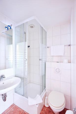 Imagen de la habitación del Ring Hotel. Foto 17