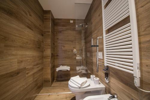 Imagen de la habitación del Riva Lake Lodge. Foto 5