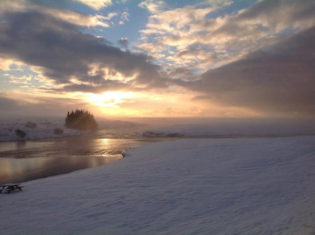 Imagen de los exteriores del River, Hella. Foto 7