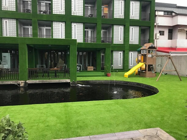 Imagen de los exteriores del Riverside Inn. Foto 19