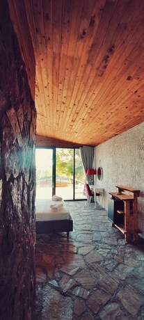 Imagen de la habitación del Rocas Roja Beach Hotel. Foto 15