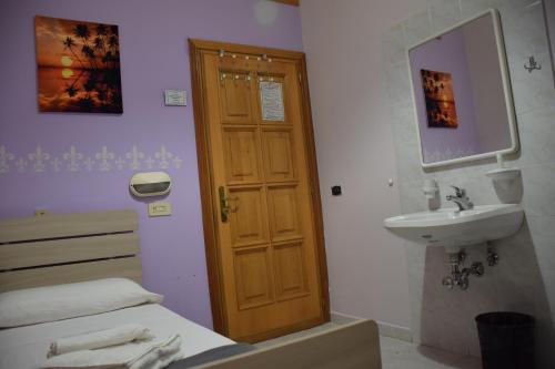 Imagen de la habitación del Roma Paradise. Foto 4