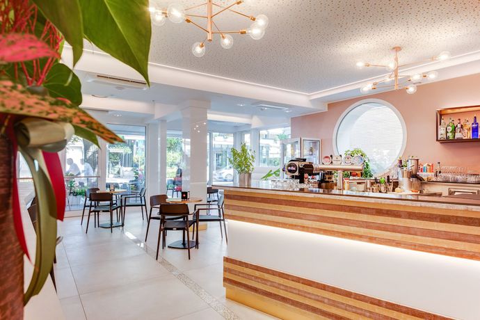 Imagen del bar/restaurante del Romagna Suite Hotel. Foto 2